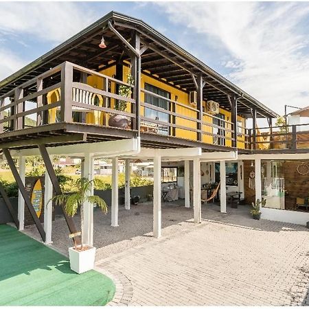 Pousada Container Amarelo Palhoça Esterno foto