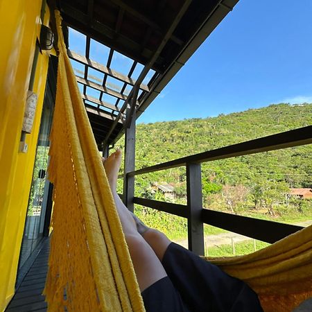 Pousada Container Amarelo Palhoça Esterno foto