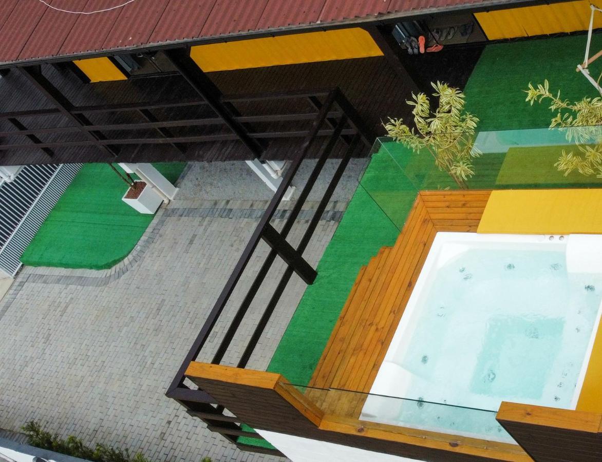 Pousada Container Amarelo Palhoça Esterno foto