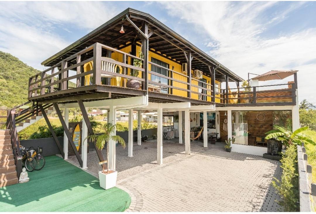 Pousada Container Amarelo Palhoça Esterno foto
